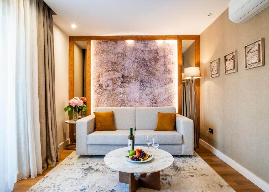 Boutique Hotel Villa Royal na obali mora u Tivtu, Crna Gora
